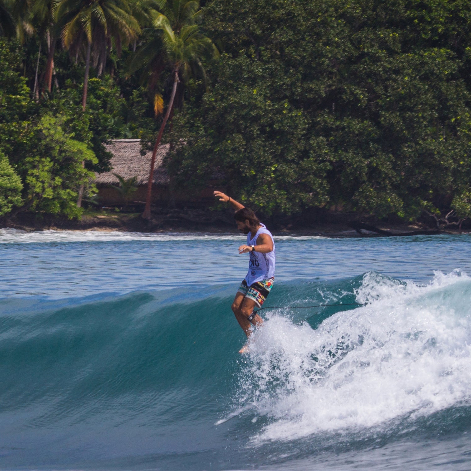 French professional surfer, Damien Castera, is an Ûs the Movement Comrade.